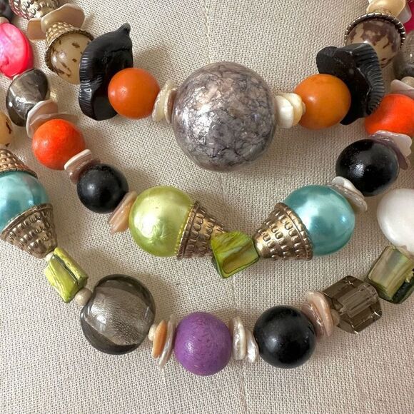 Colorful shell multi strand beaded necklace - Picture 7 of 10